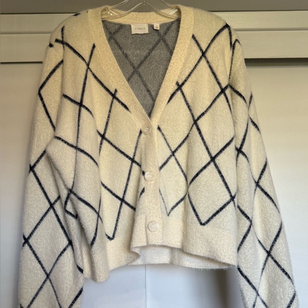 Cyrus Cream and Dark Navy/Black Diamond Pattern SOFT Cardigan. Size L